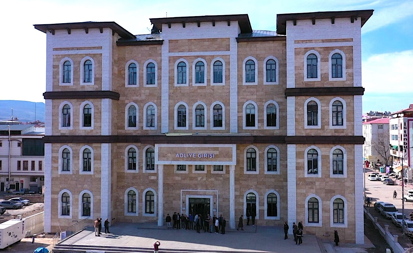 Elazığ'da 73 yıl sonra adalet! Binlerce konutun tapusu veriliyor Elazığ'da 73 yıl sonra adalet! Binlerce konutun tapusu veriliyor - 1. Resim