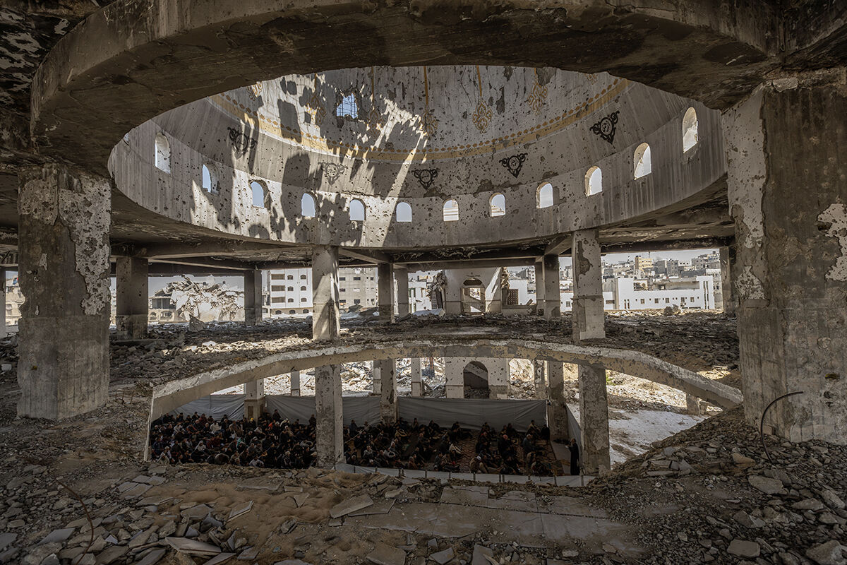 Enkaza dönen İmam Şafii Camii'nde cuma kıldılar! Gazze'de dikkat çeken namaz - 6. Resim