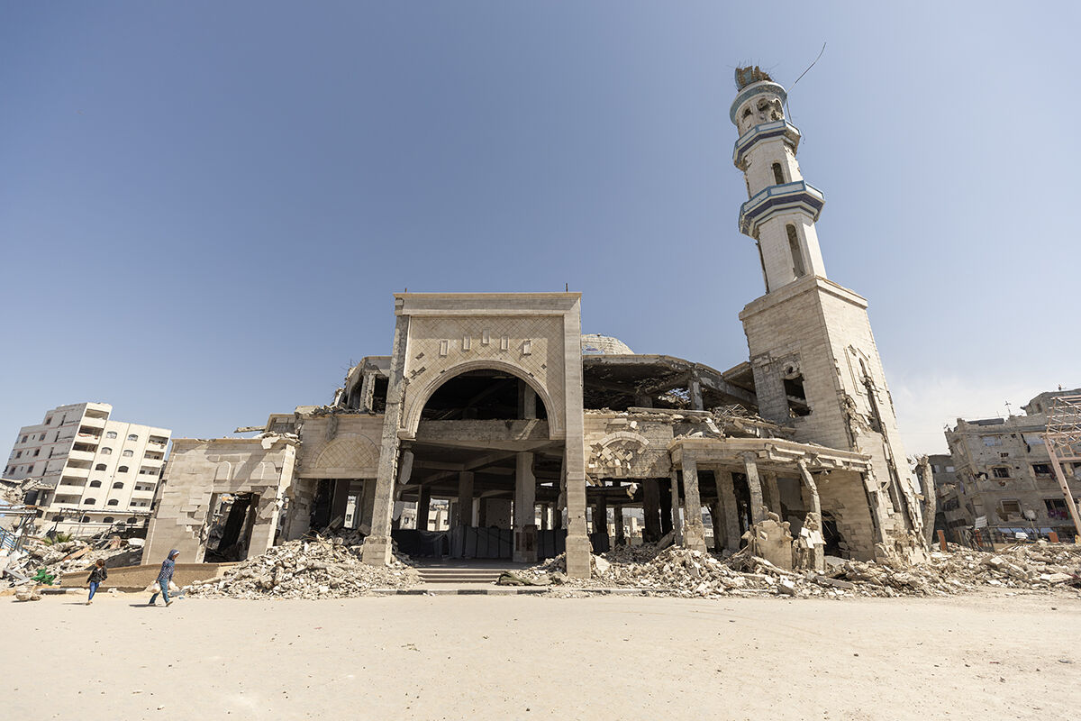 Enkaza dönen İmam Şafii Camii'nde cuma kıldılar! Gazze'de dikkat çeken namaz - 9. Resim