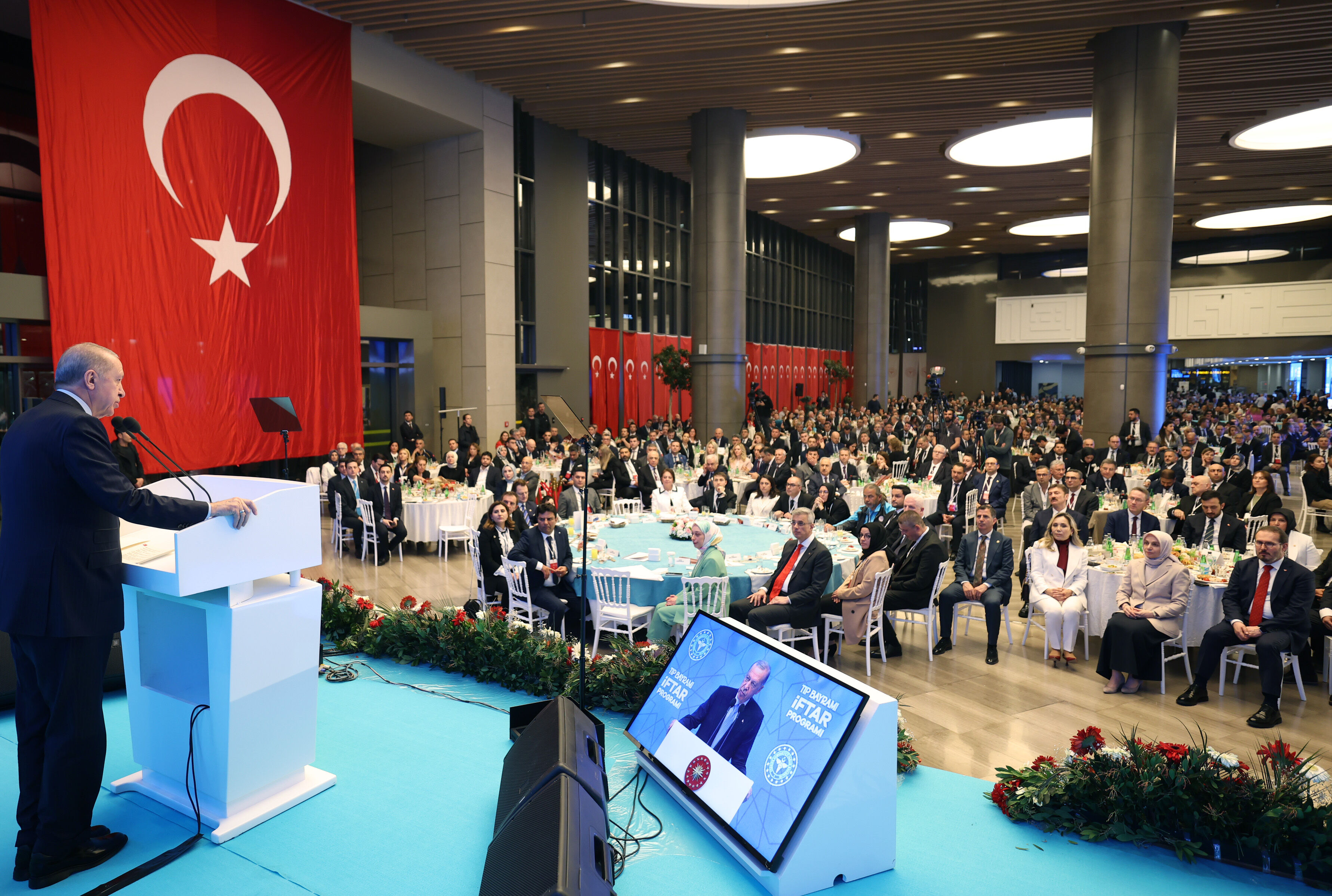 Erdoğan'dan sağlıkta istihdam müjdesi:  Erdoğan'dan sağlıkta istihdam müjdesi: