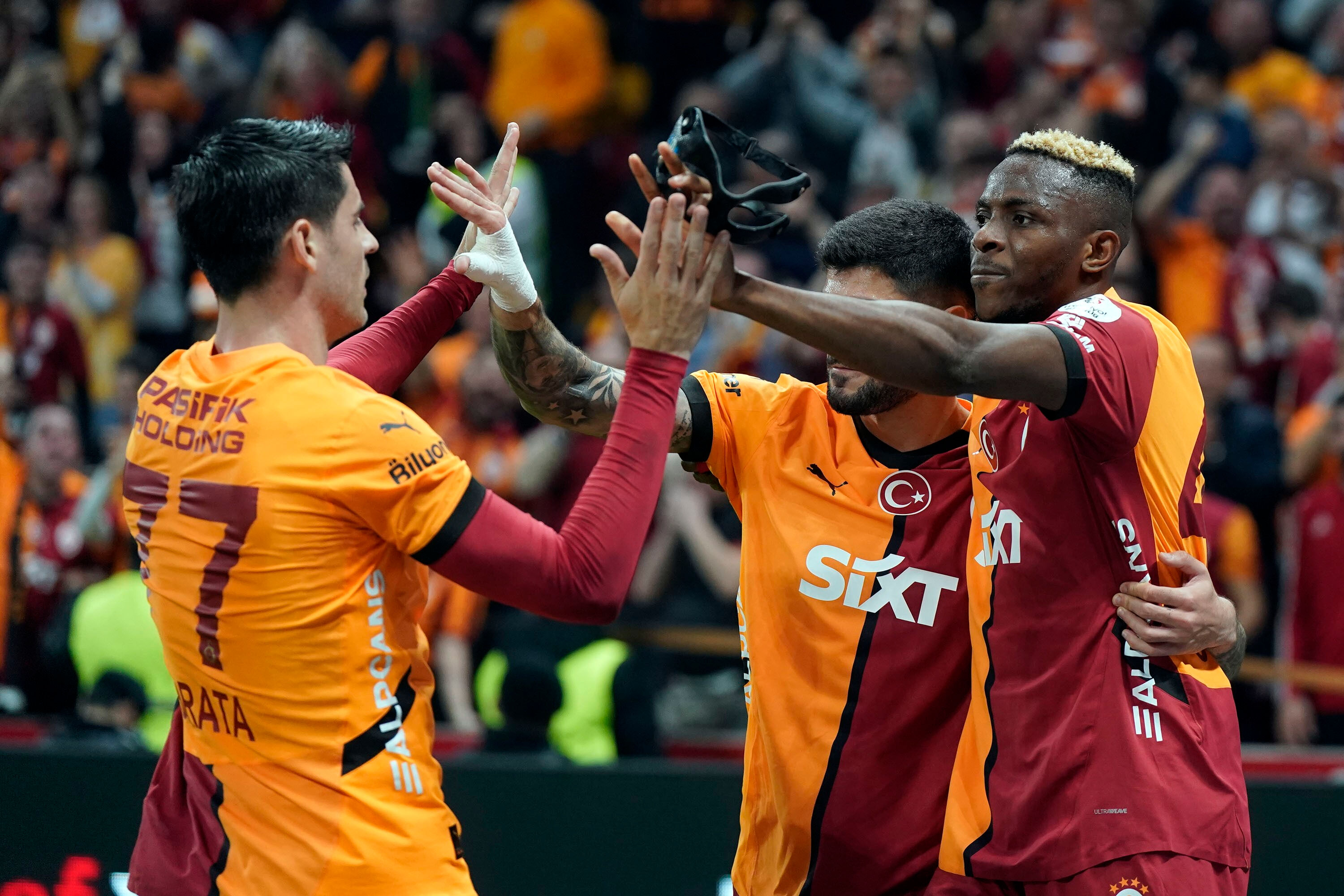 Galatasaray farkı açtı! Fenerbahçe ile puan farkı 10’a çıktı Galatasaray farkı açtı! Fenerbahçe ile puan farkı 10’a çıktı - 2. Resim