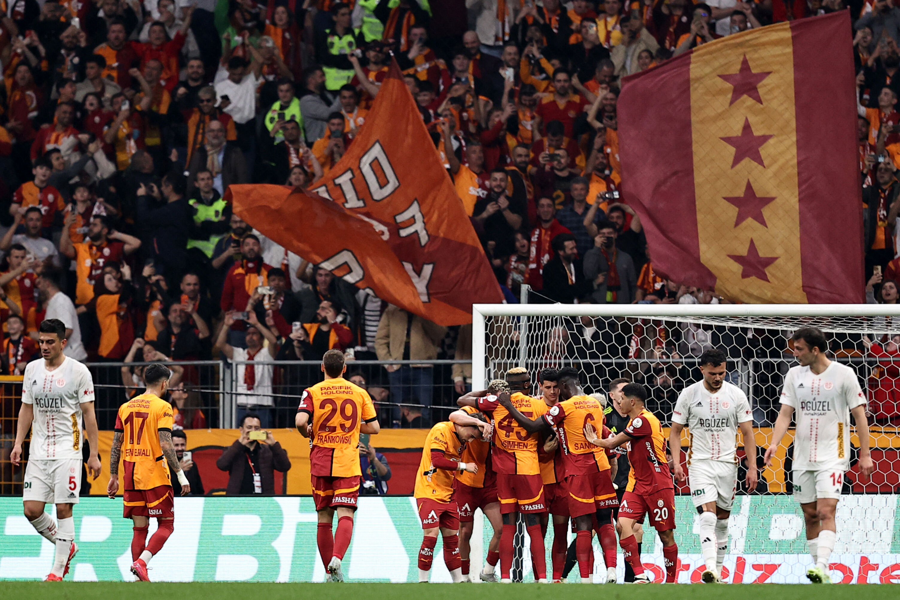 Aslan kral! Galatasaray, Victor Osimhen'le farka gitti Canlı Anlatım | Galatasaray - Onvo Antalyaspor - 1. Resim