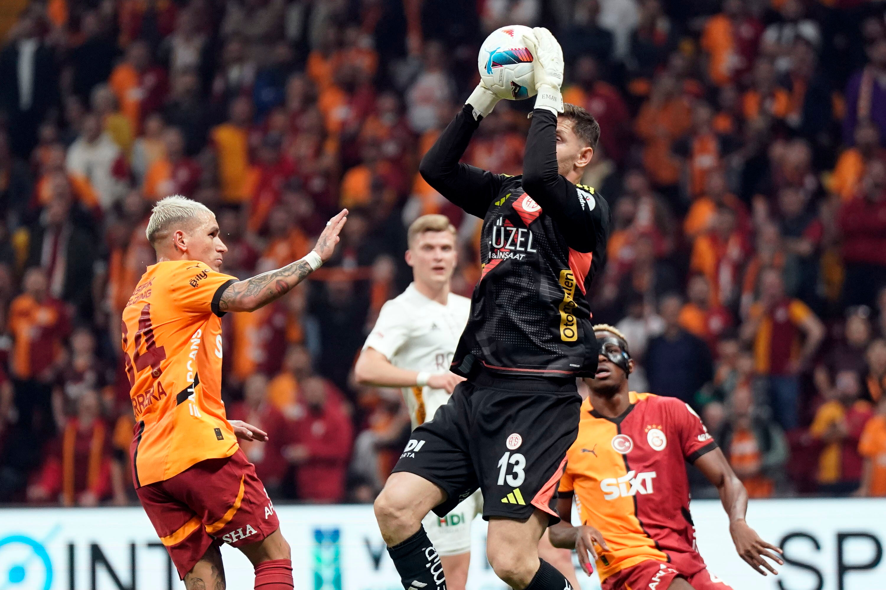 Aslan kral! Galatasaray, Victor Osimhen'le farka gitti Galatasaray fırtına gibi! Antalyaspor’u 4-0’la geçti - 5. Resim