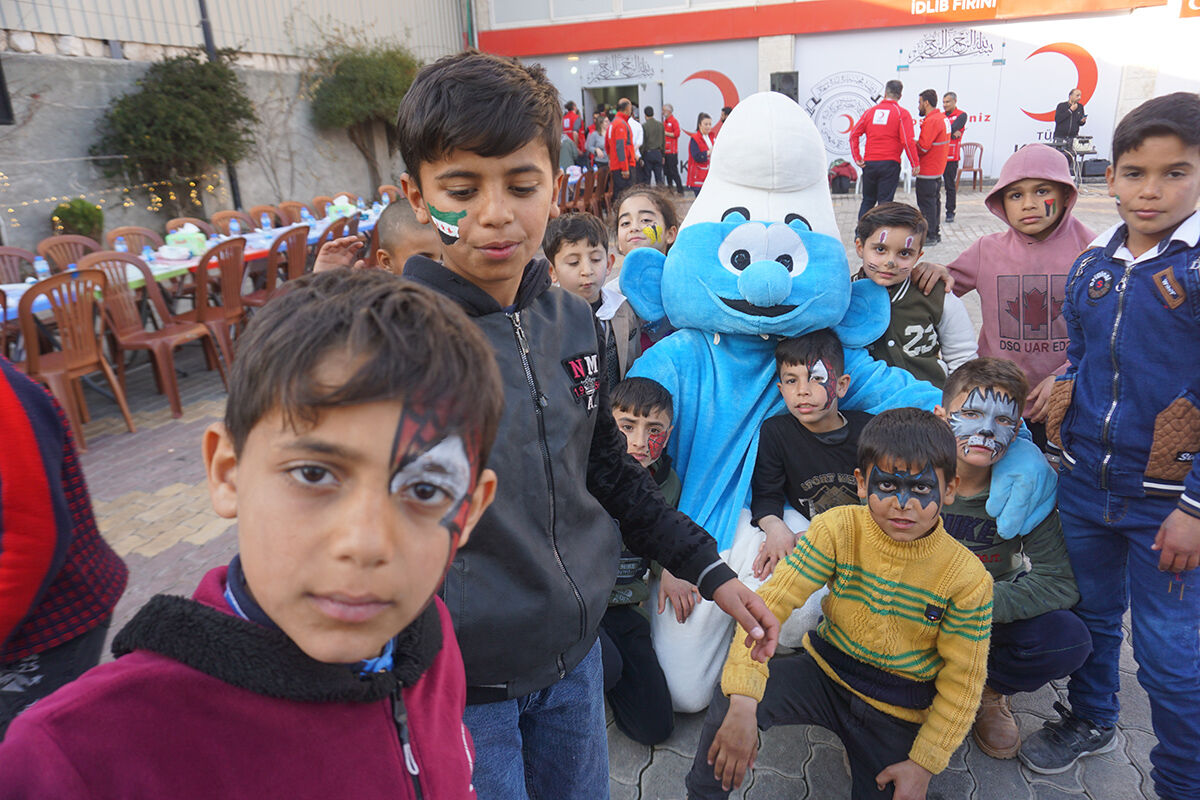 İdlib'te şölen havası! Kızılay engelli kampını ramazan sevincine boğdu İdlib'te şölen havası! Türk Kızılayı engelli kampını ramazan sevincine boğdu - 17. Resim