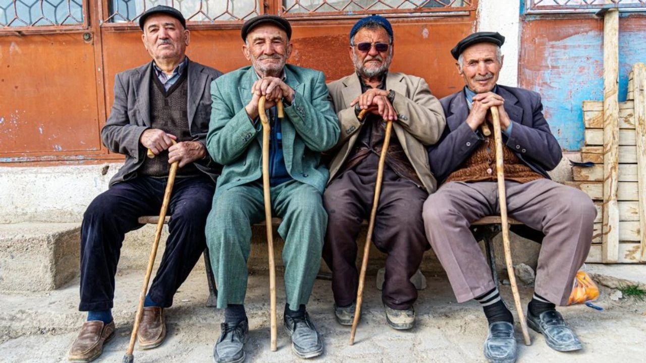 Kadınlar daha uzun yaşıyor! Türkiye’de beklenen ömür süresi 77,3 sene