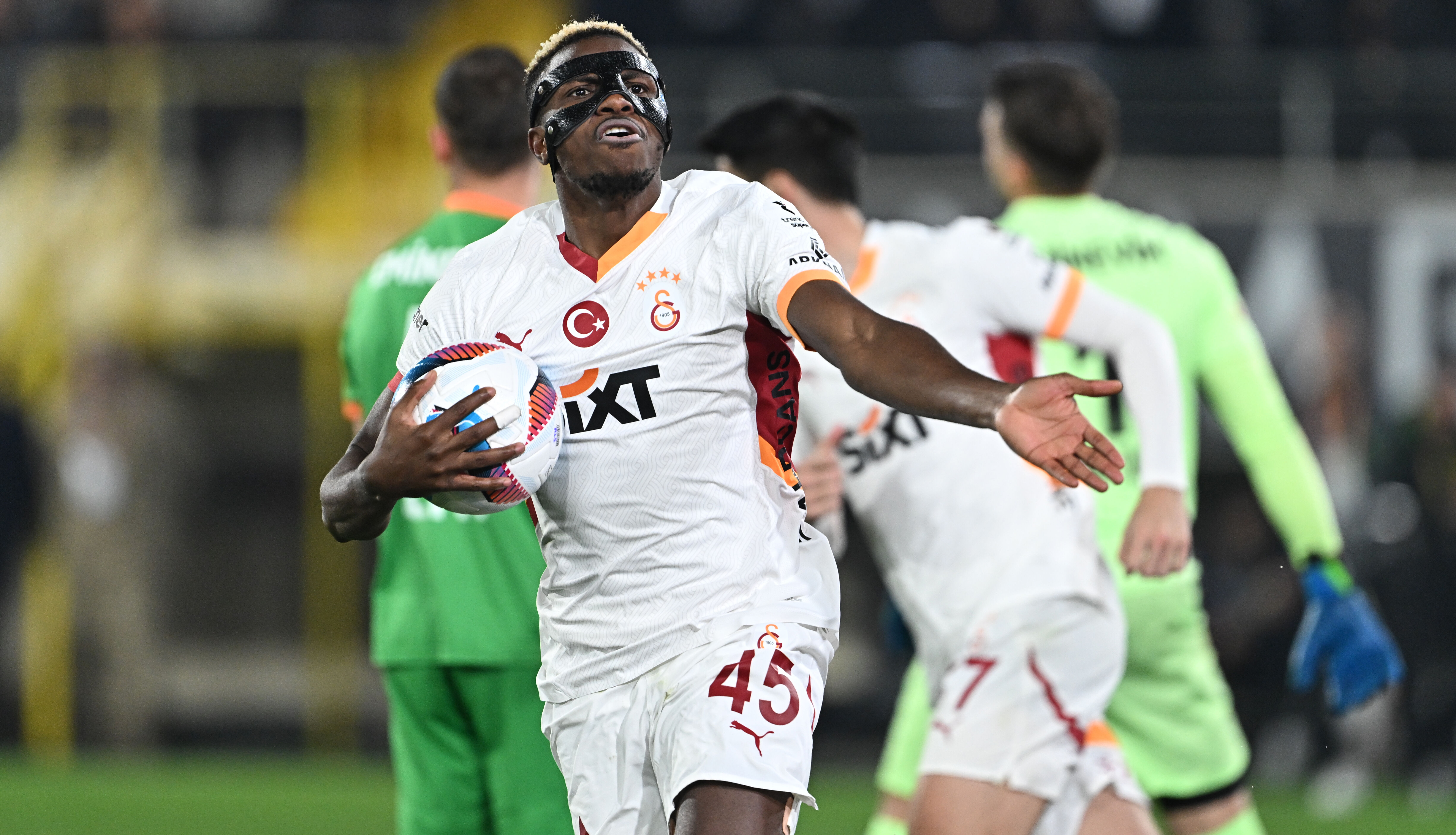 Osimhen'e şaşırtan talip! 75 milyon euroyu gözden çıkardılar Osimhen'e şaşırtan talip! 75 milyon euroyu gözden çıkardılar - 1. Resim
