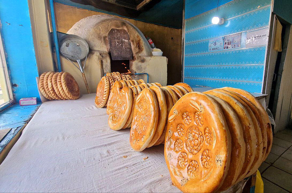 Pideye benziyor ama değil! Patır ekmeği asırlardır Özbekistan sofralarının vazgeçilmez lezzeti - 2. Resim