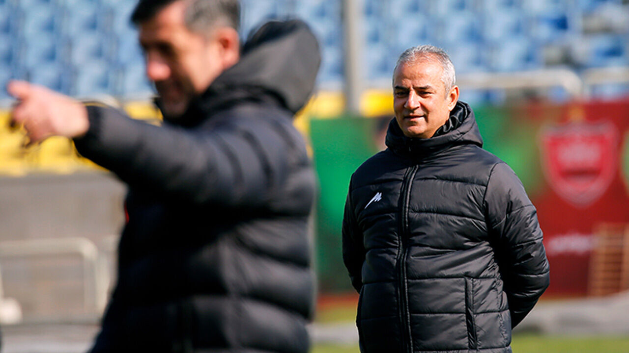 Serdar Dursun atıyor, İsmail Kartal kazanıyor! Persepolis zirveye oturdu Serdar Dursun atıyor, İsmail Kartal kazanıyor! Persepolis zirveye oturdu - 1. Resim