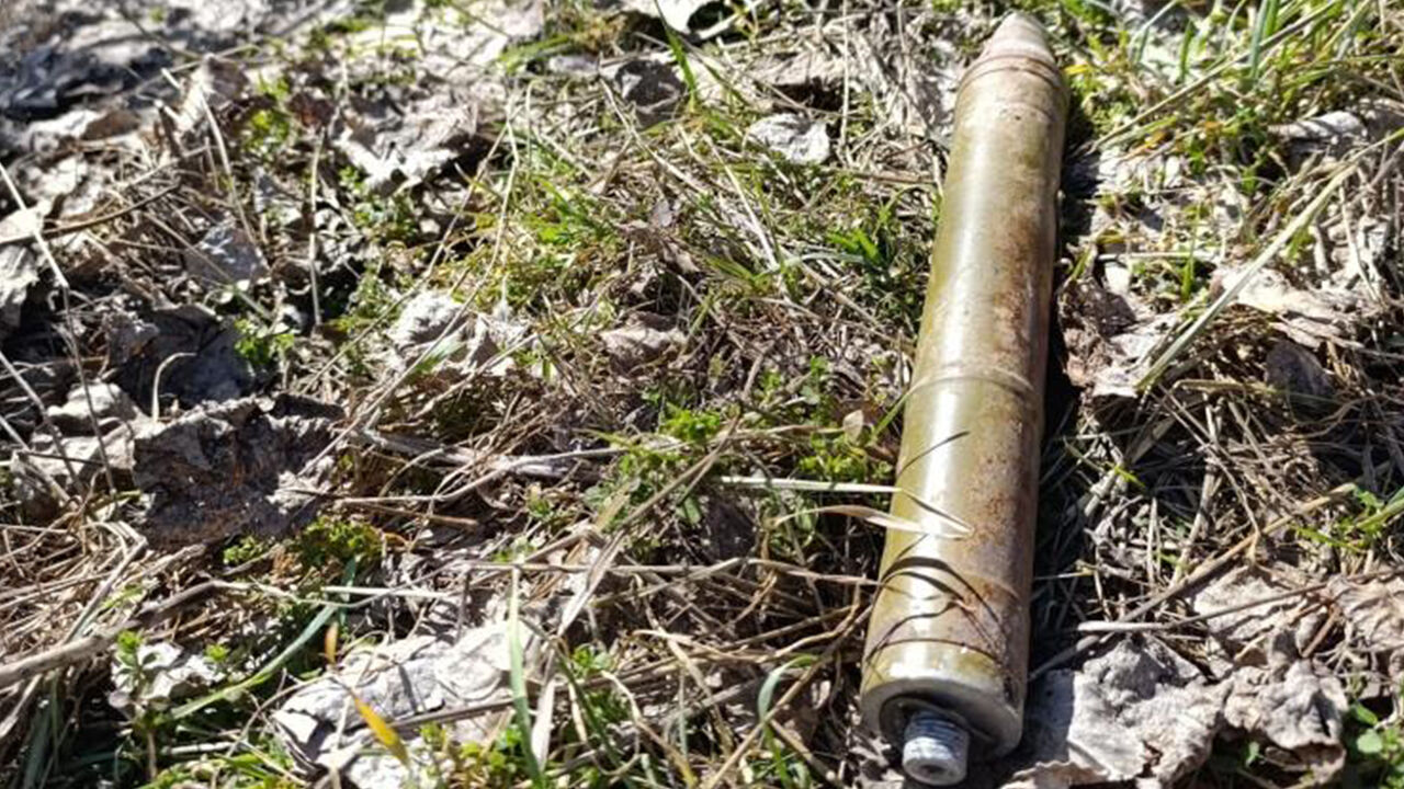 Vatandaşlar buldu, paniğe sebep oldu! Cadde hemen kapatıldı Vatandaşlar buldu, paniğe sebep oldu! Cadde hemen kapatıldı - 1. Resim