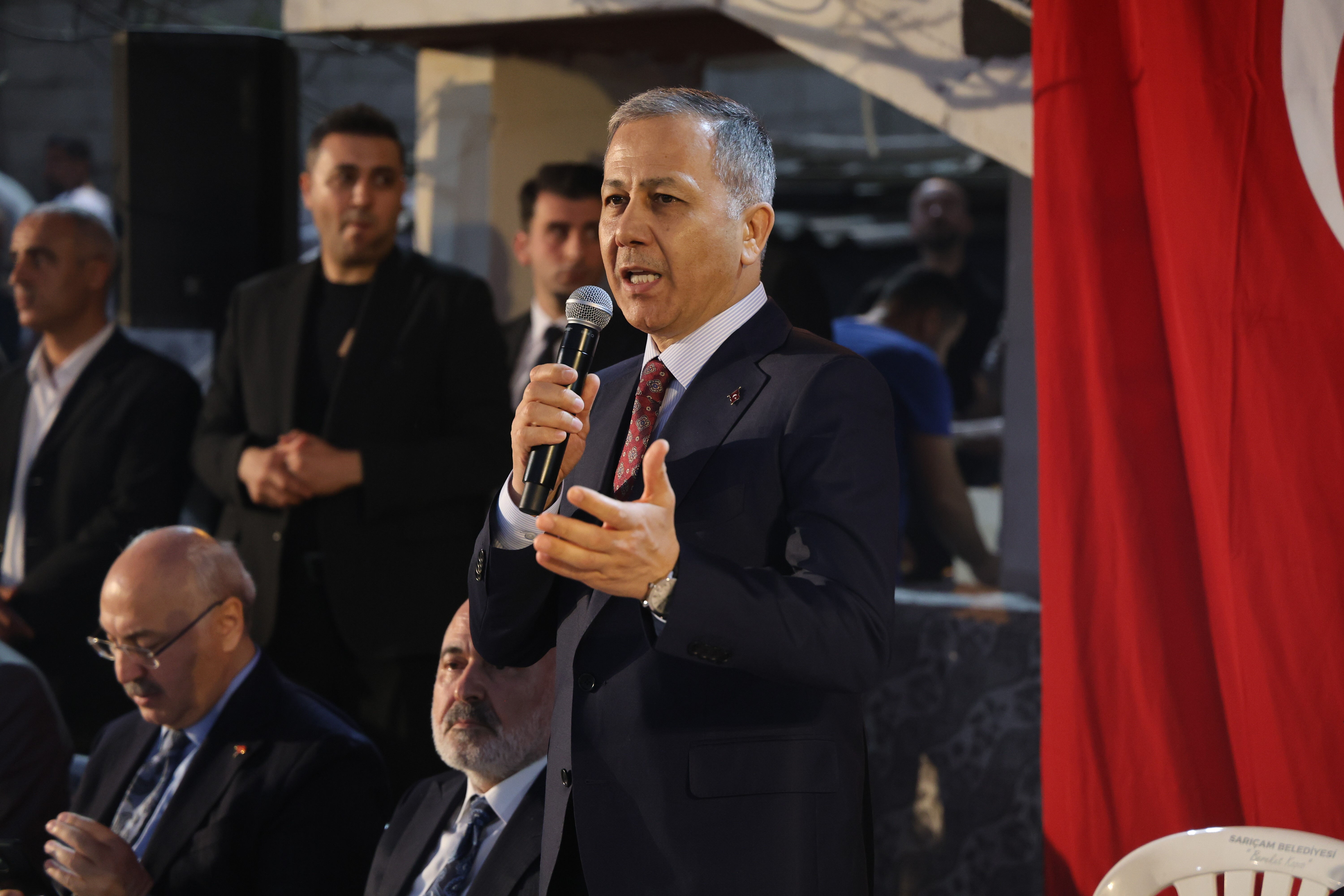 Yerlikaya TikTok'tan hava atıp racon kesenlere işaret etti:  Yerlikaya TikTok'tan hava atıp racon kesenlere işaret etti: