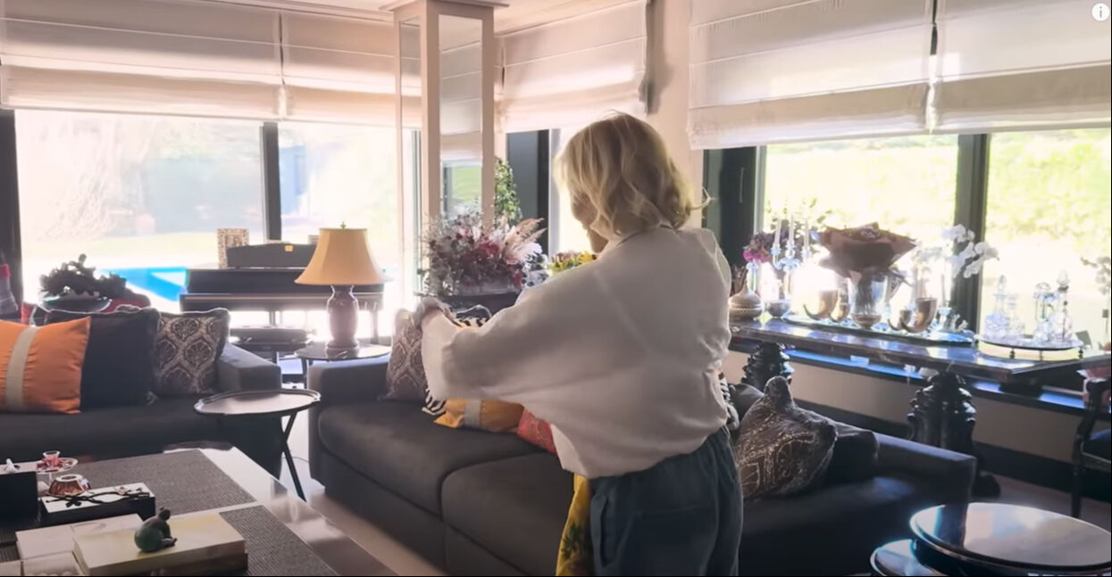 Ajda Pekkan lüks villasının kapılarını açtı! Görenlerin ağzı açık kaldı: İçinde yok yok... - 2. Resim