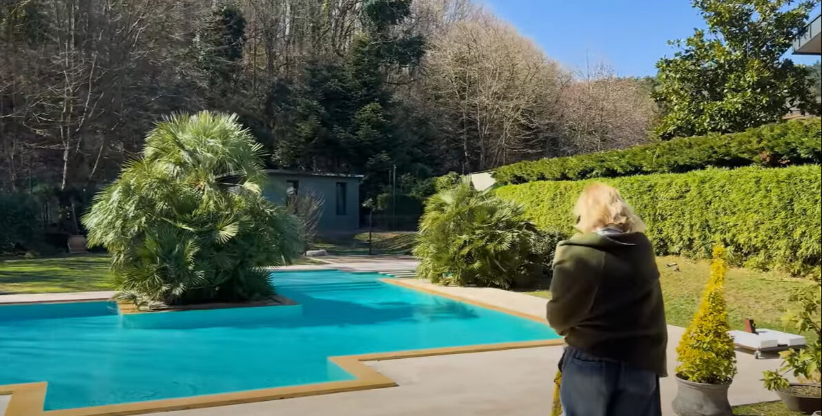 Ajda Pekkan lüks villasının kapılarını açtı! Görenlerin ağzı açık kaldı: İçinde yok yok... - 5. Resim