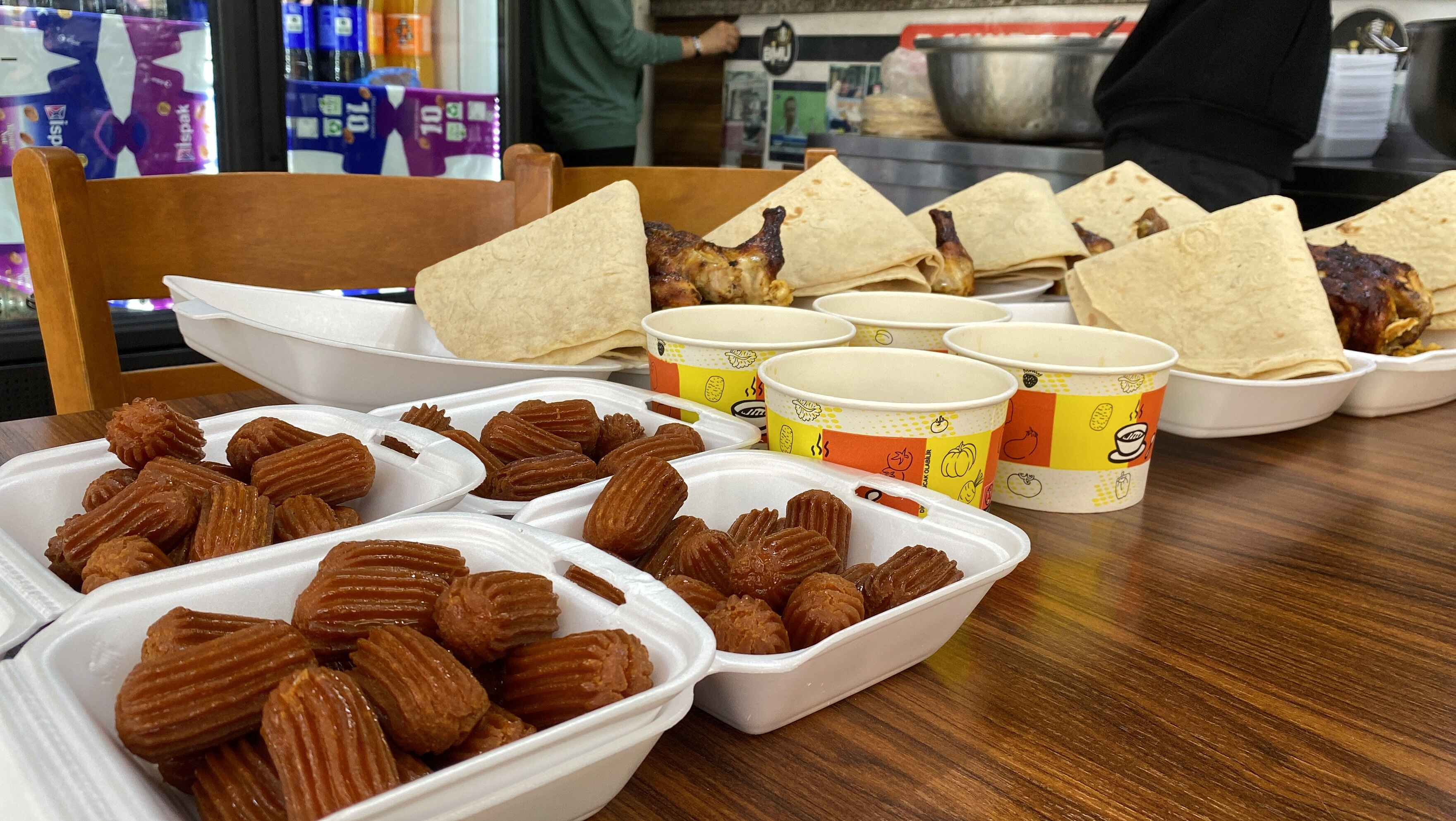 Askıda tavuk projesi her gün 1000 aileye ulaşacak! Kapı kapı dolaşıp iftarları şenlendiriyor - 4. Resim