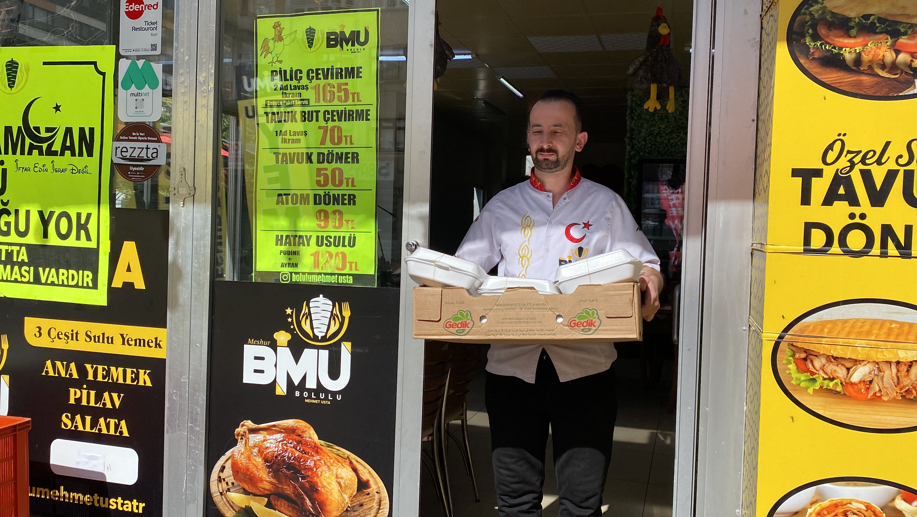 Askıda tavuk projesi her gün 1000 aileye ulaşacak! Kapı kapı dolaşıp iftarları şenlendiriyor - 3. Resim