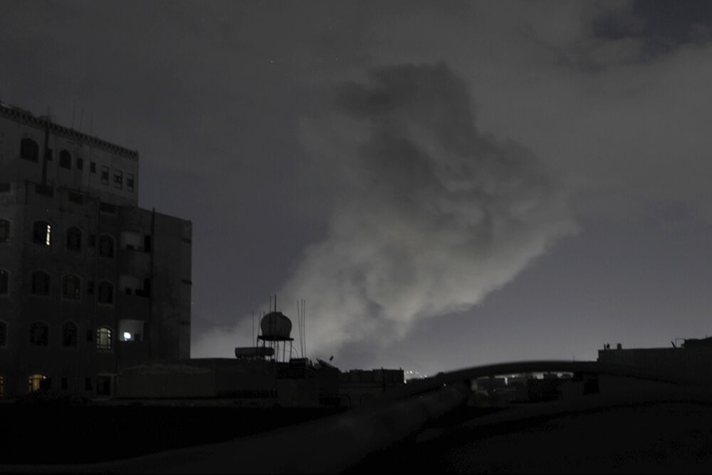 'Barış getireceğim' diyen Trump savaş başlattı! ABD uçakları Yemen'e bomba yağdırdı, ilk görüntüler paylaşıldı 'Barış getireceğim' diyen Trump savaş başlattı! ABD uçakları Yemen'e bomba yağdırdı, ilk görüntüler paylaşıldı - 7. Resim