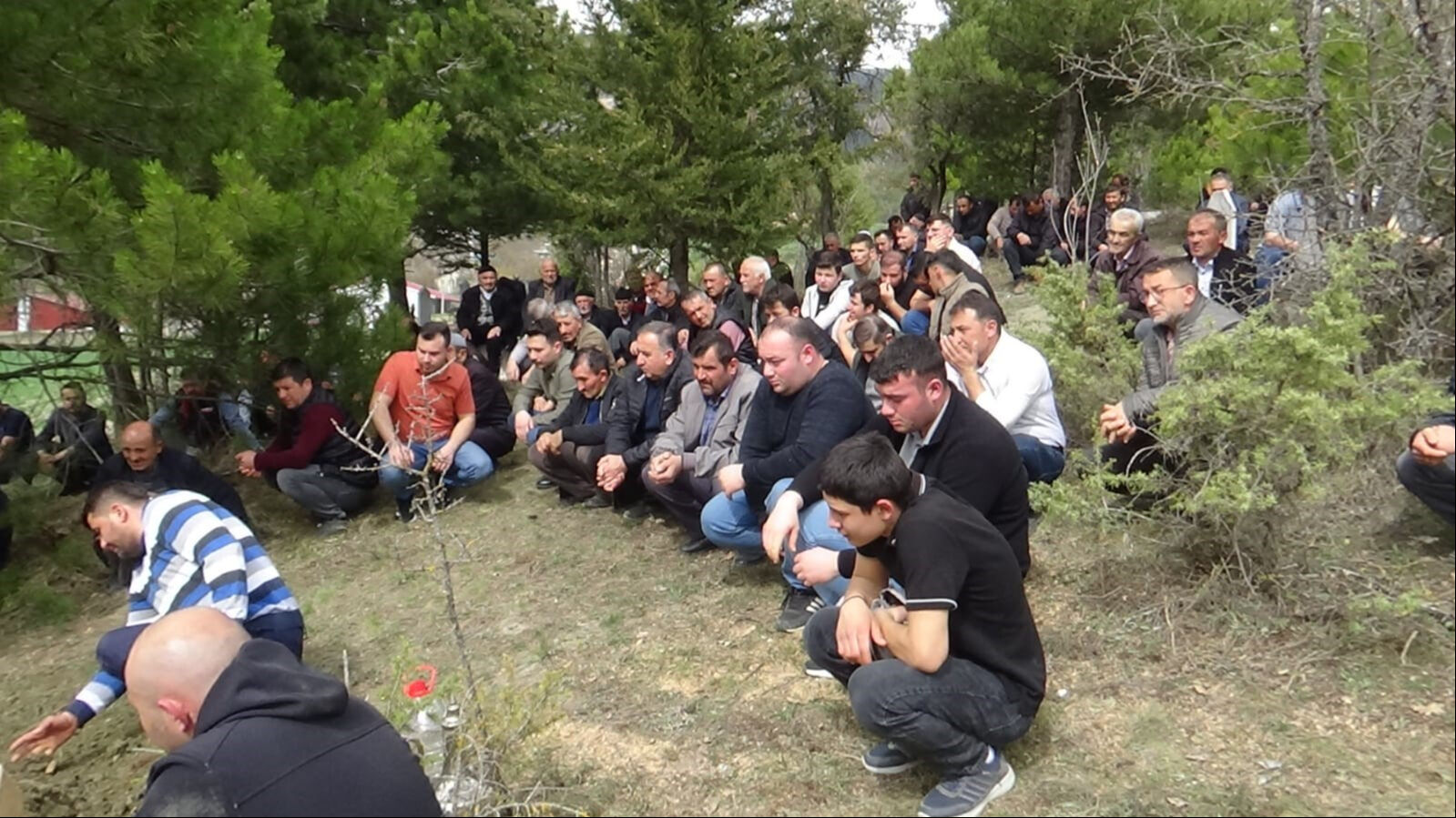 Bir köy onu çok sevdi, acı haberi duyan mezarına koştu! O detay herkesi ağlattı Bir köy onu çok sevdi, acı haberi duyan mezarına koştu! O detay herkesi ağlattı - 5. Resim