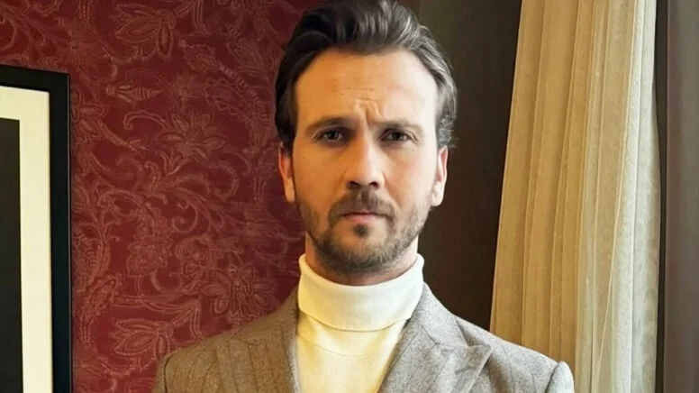 Dizi setinde korkutan bir kaza geçirmiş, apar topar ameliyata alınmıştı! Aras Bulut İynemli'nin sağlık durumu ile ilgili ilk açıklama - 1. Resim