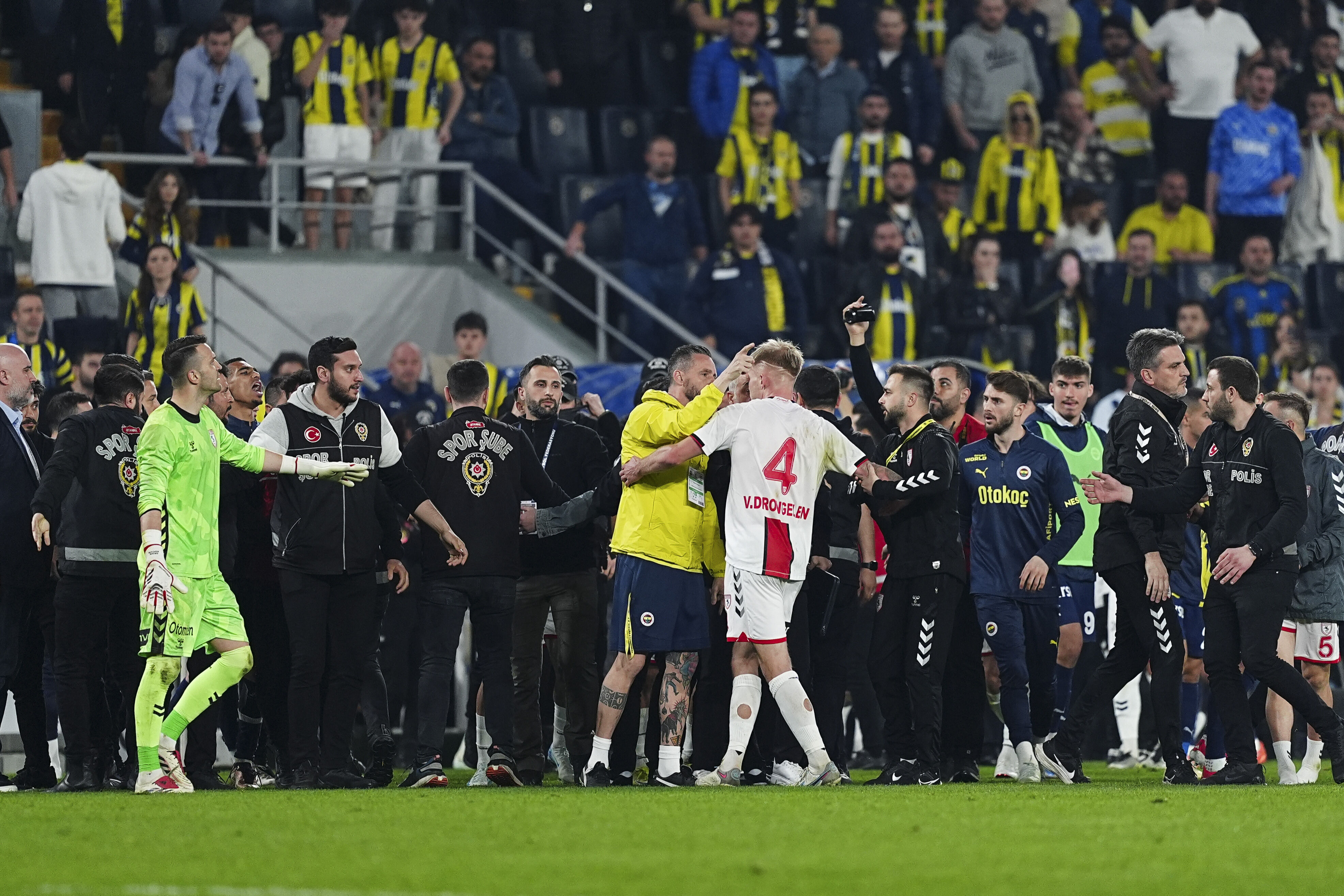 Fenerbahçe-Samsunspor maçının ardından ortalık karıştı! - 1. Resim