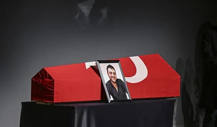 İlker Aksum, Şinasi Yurtsever'in cenazesine katılmamıştı! Sebebi ortaya çıktı İlker Aksum, Şinasi Yurtsever'in cenazesine katılmamıştı! Sebebi ortaya çıktı - 2. Resim