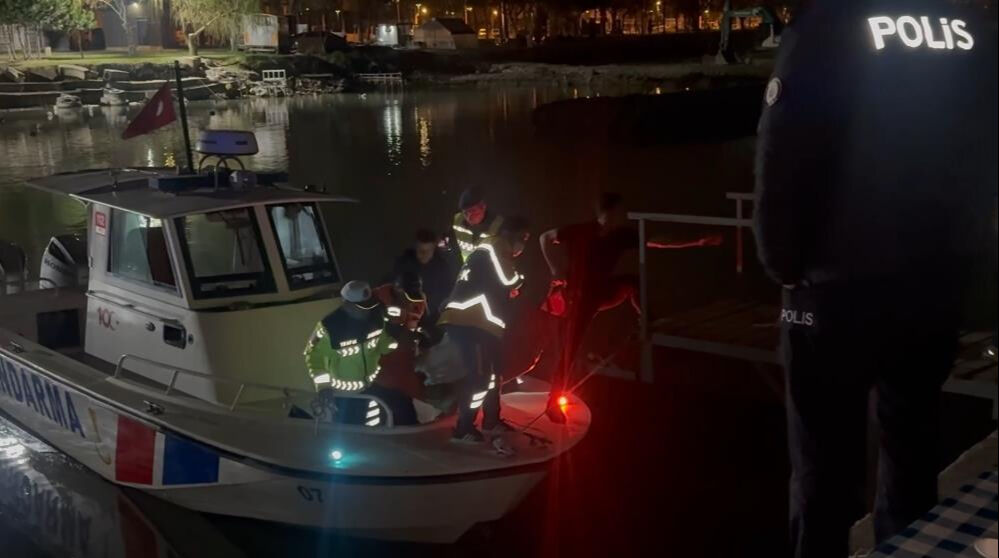 İntihara kalkışan genç kadını jandarma kurtardı! Baygın halde çıkarıldı - 1. Resim