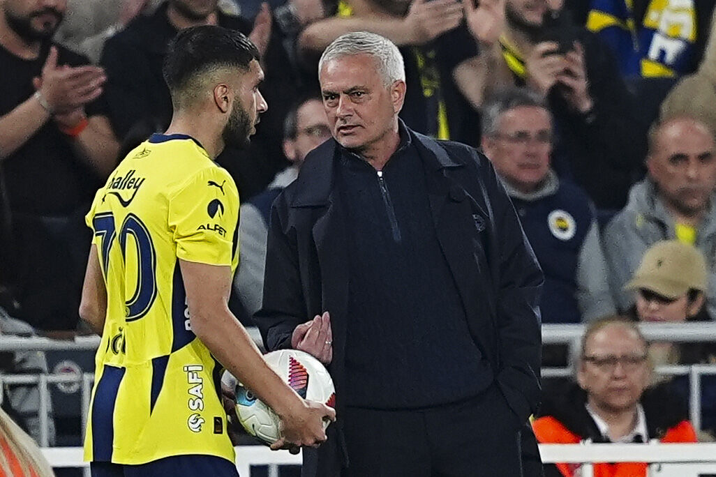 Jose Mourinho: "Kalede ha ben vardım ha Livakovic" Jose Mourinho: "Kalede ha ben vardım ha Livakovic" - 1. Resim