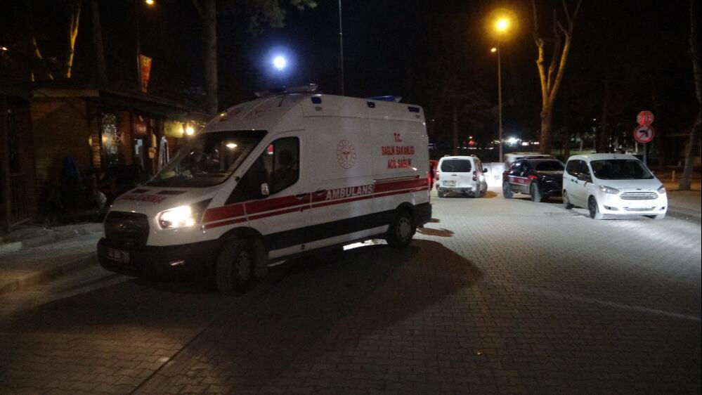 Malatya gece yarısı karıştı! Kurşunlar hava uçuştu, yaralananlar var Malatya gece yarısı karıştı! Kurşunlar hava uçuştu, yaralananlar var - 1. Resim