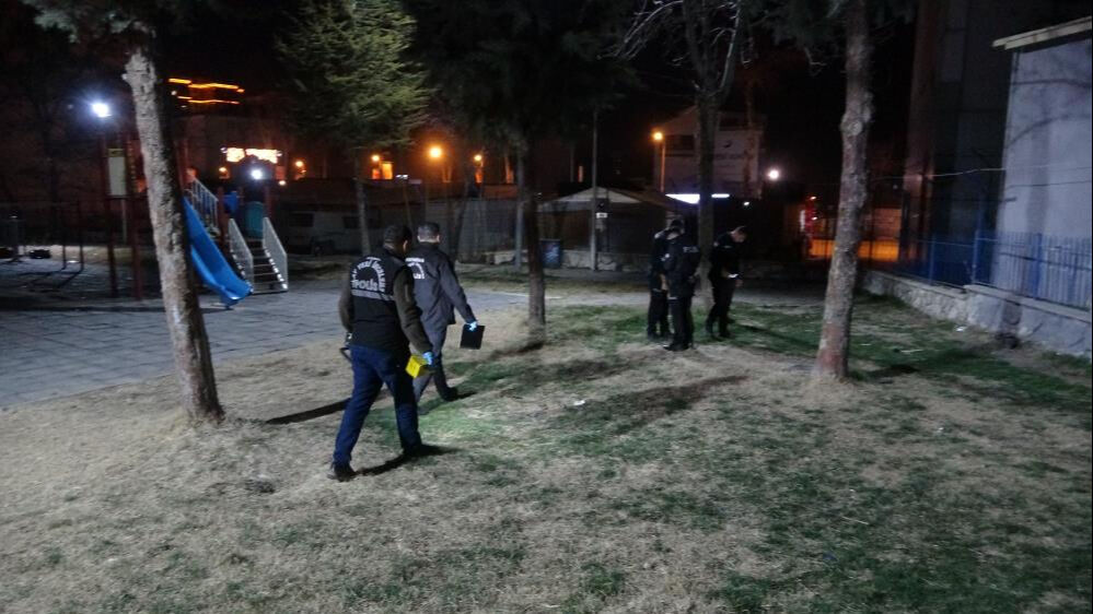 Malatya gece yarısı karıştı! Kurşunlar hava uçuştu, yaralananlar var Malatya gece yarısı karıştı! Kurşunlar hava uçuştu, yaralananlar var - 3. Resim