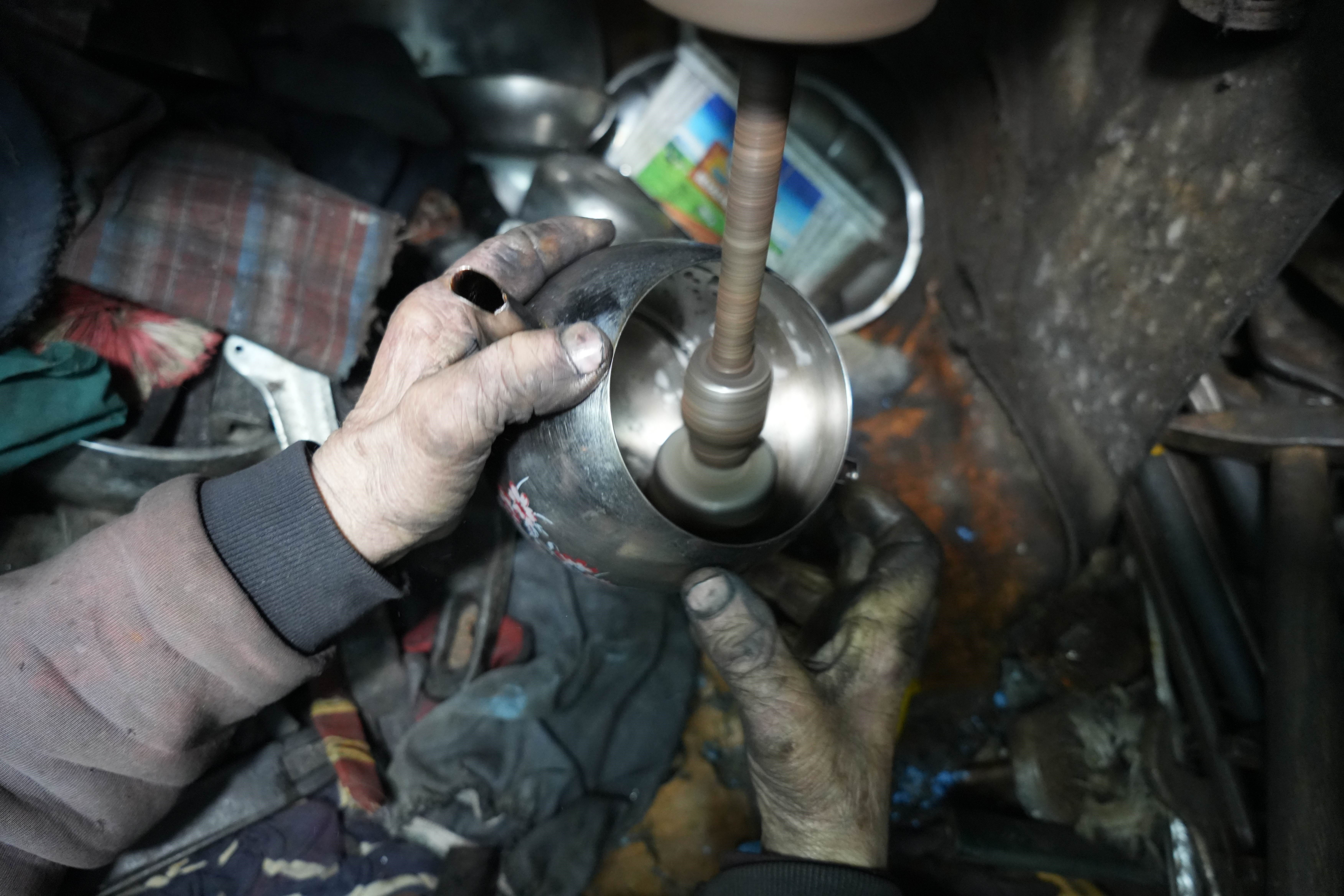 Mesleğinin son temsilcileri arasında yer alıyor! İşlemleri 100 TL'ye yapıyor! Duyan koşuyor... - 3. Resim