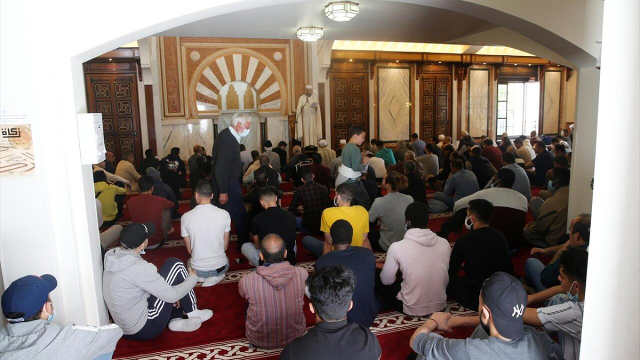 Montero ramazanda Müslüman oldu! Granada Ulu Camii'nden ayrılamıyor Montero ramazanda Müslüman oldu! Granada Ulu Camii'nden ayrılamıyor - 2. Resim