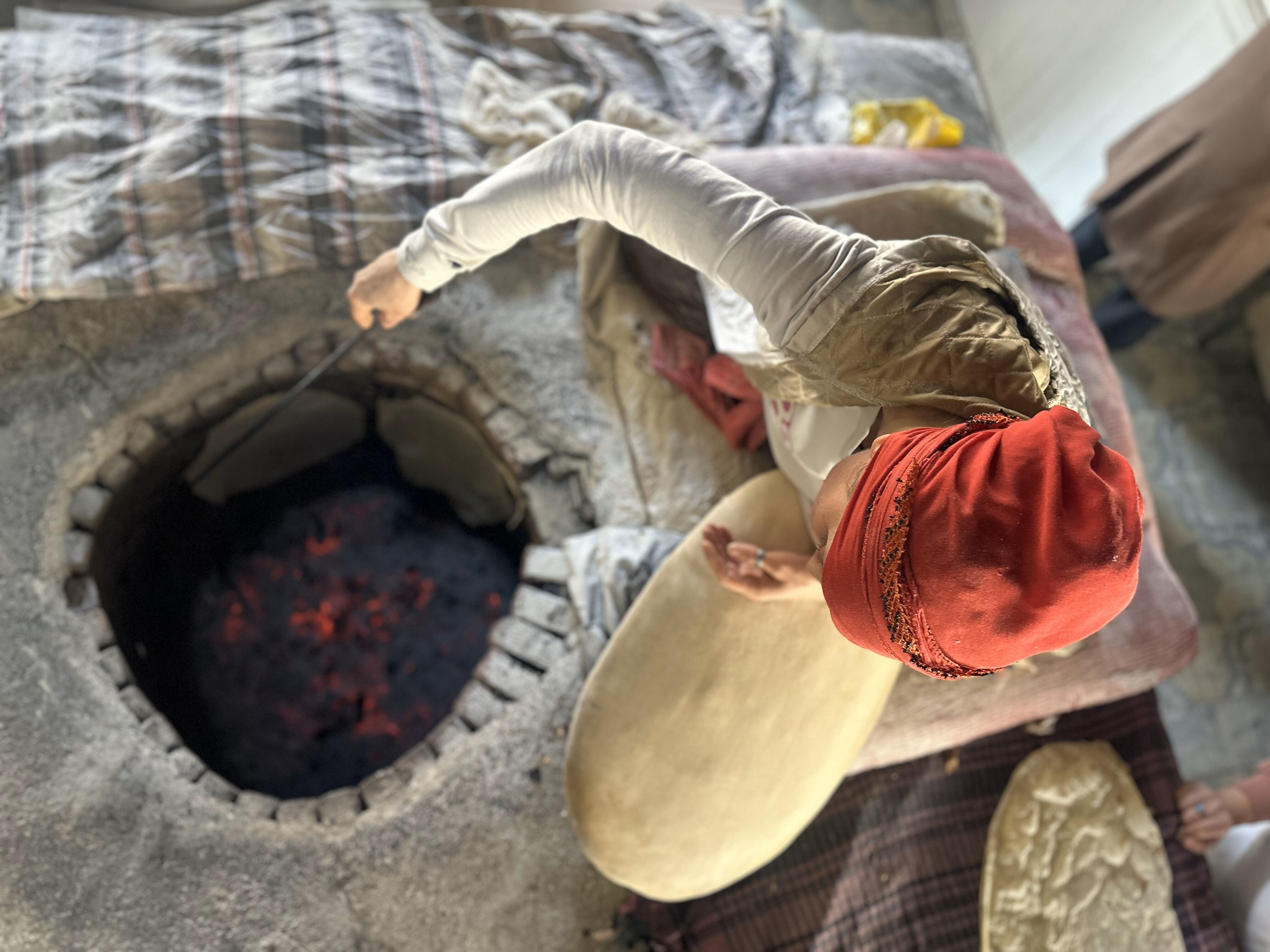 Okuma yazma bilmiyordu, patron oldu! Dağ köyünden çıktı, 10 kadına iş kapısı oldu - 1. Resim