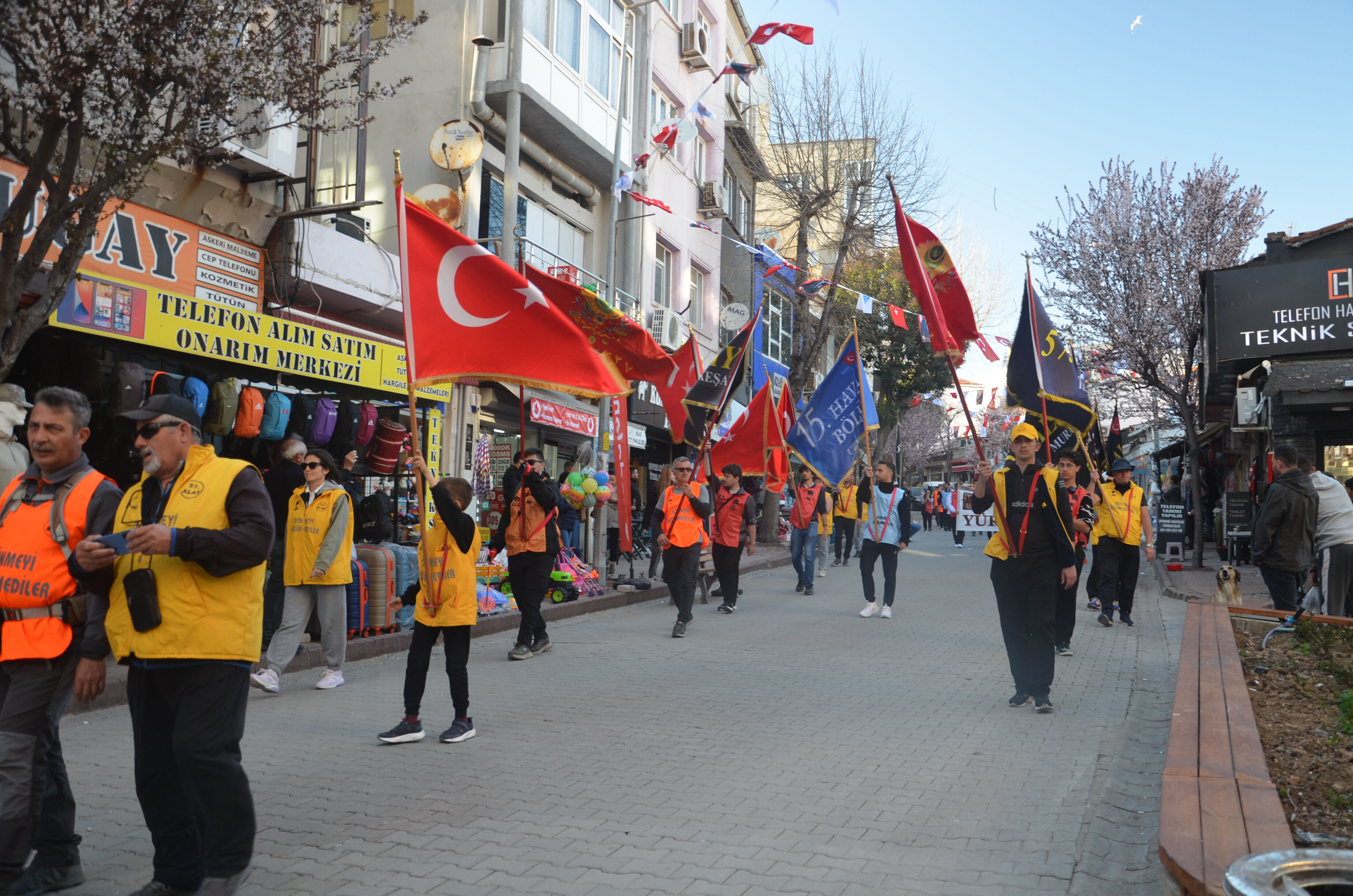 57. Alay şehitlerine vefa! Tekirdağ'dan yürüyerek Gelibolu'ya geldiler 57. Alay şehitlerine vefa! Tekirdağ'dan yürüyerek Gelibolu'ya geldiler - 2. Resim