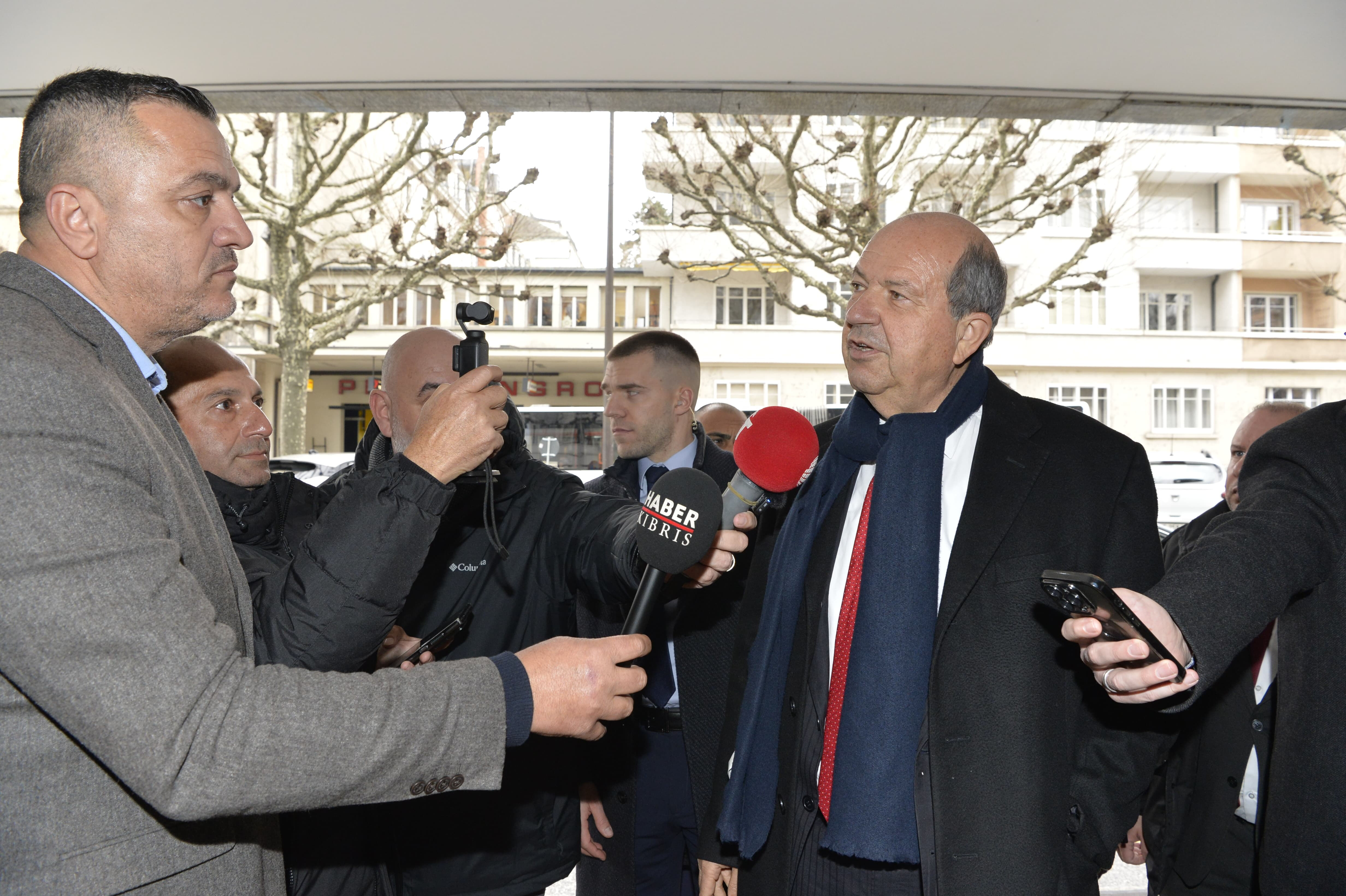 Cenevre'de Kıbrıs Zirvesi başladı! Hakan Fidan iki devletli çözüm için sahnede Cenevre'de Kıbrıs Zirvesi başladı! Hakan Fidan iki devletli çözüm için sahnede - 2. Resim