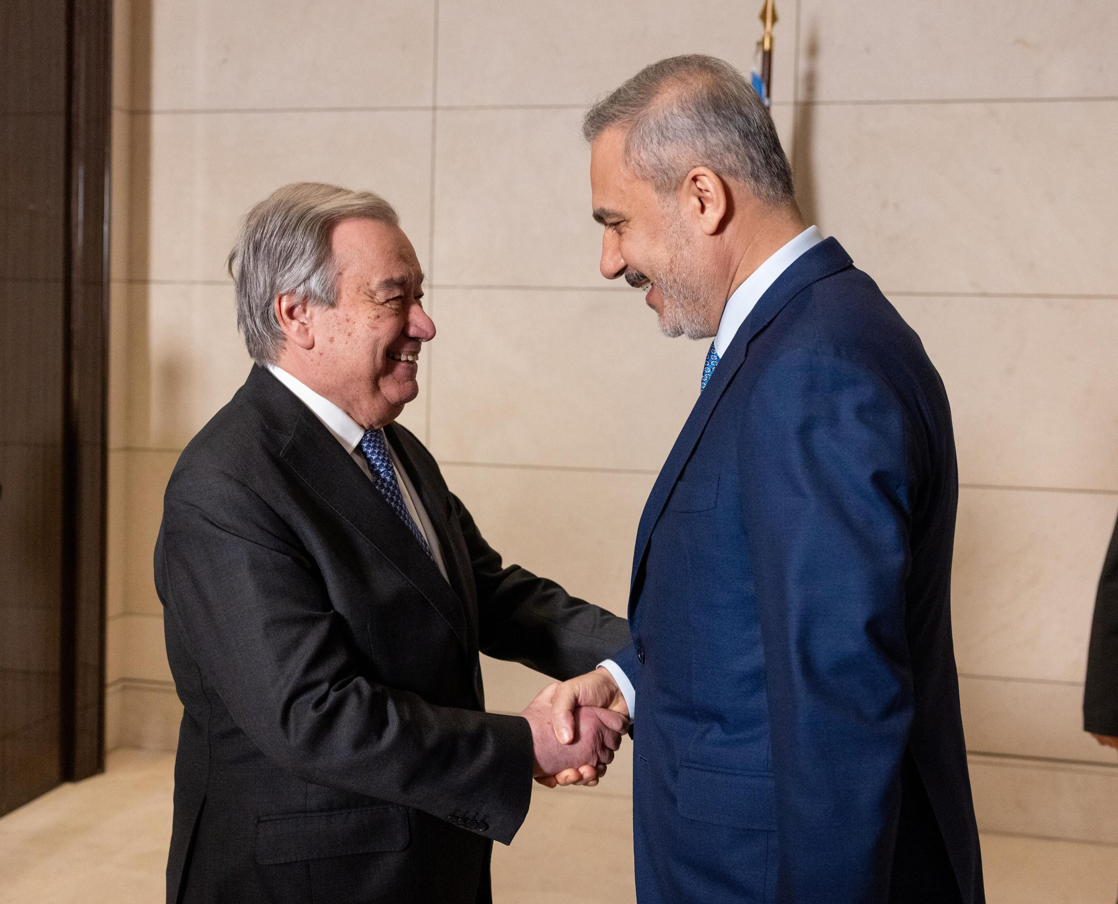 Cenevre'de Kıbrıs Zirvesi başladı! Hakan Fidan iki devletli çözüm için sahnede Cenevre'de Kıbrıs Zirvesi başladı! Hakan Fidan iki devletli çözüm için sahnede - 1. Resim