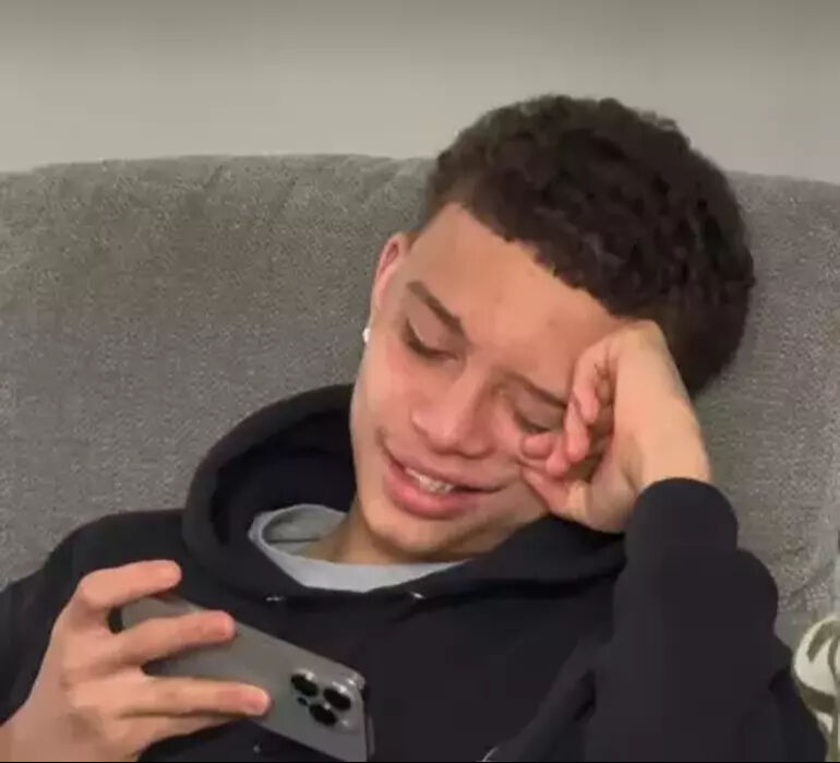 Defne Joy Foster'in oğlu Can büyüdü! Son hali görenleri şaşırttı Defne Joy Foster'in oğlu Can büyüdü! Son hali görenleri şaşırttı - 1. Resim