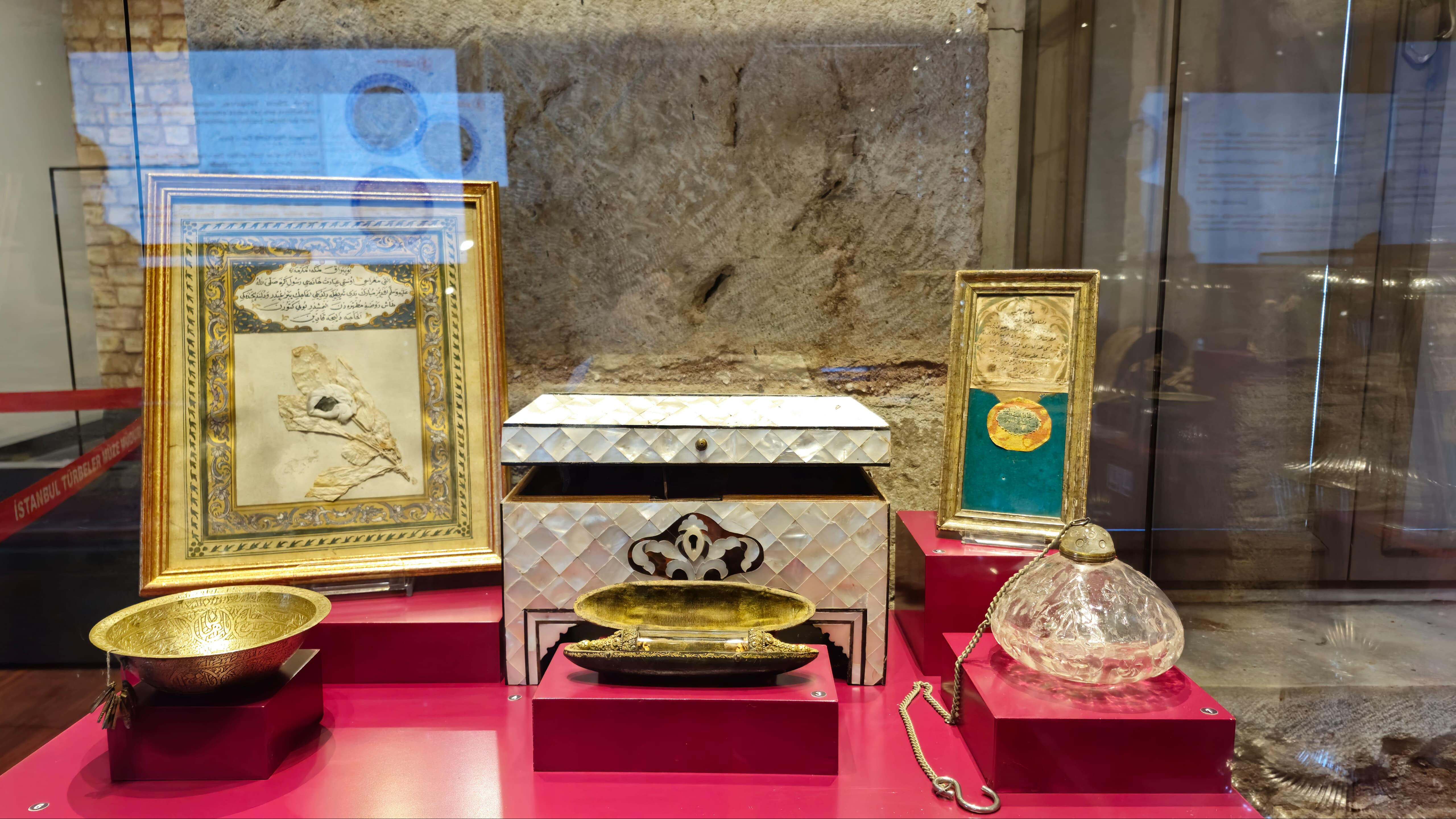 Depodan çıkan kutsal hazineler! 1925'te türbelerden alınan eserler sergide Depodan çıkan kutsal hazineler! 1925'te türbelerden alınan eserler sergide - 1. Resim