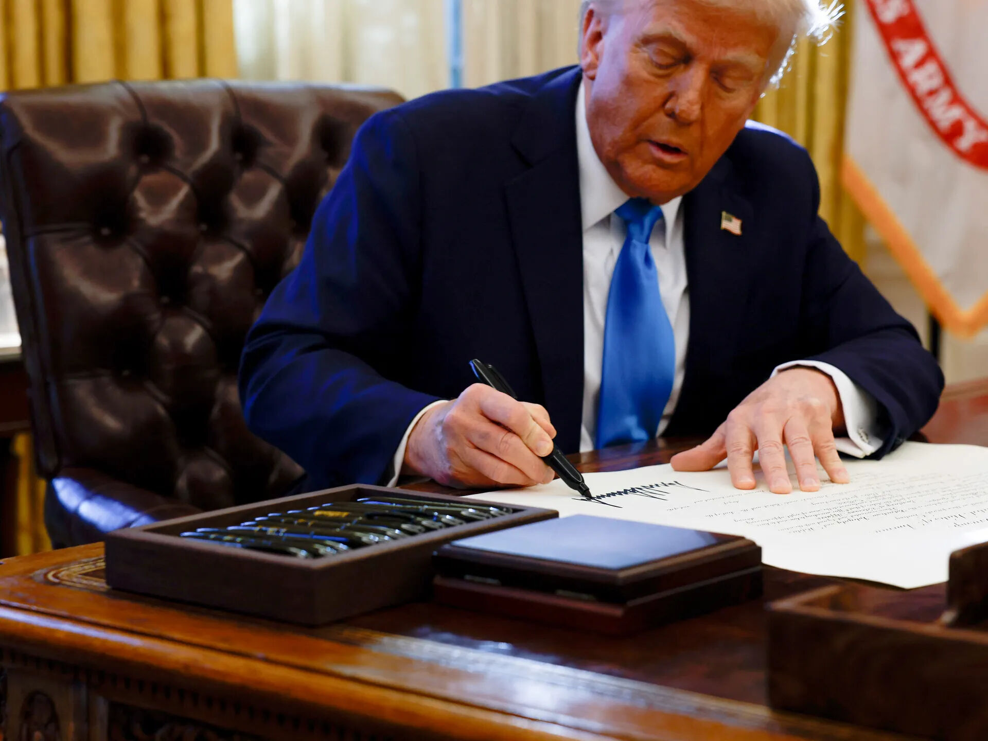 Elon Musk ikna etti, Trump milyonlarca Amerikalıyı mağdur edecek karara imza attı! - 1. Resim