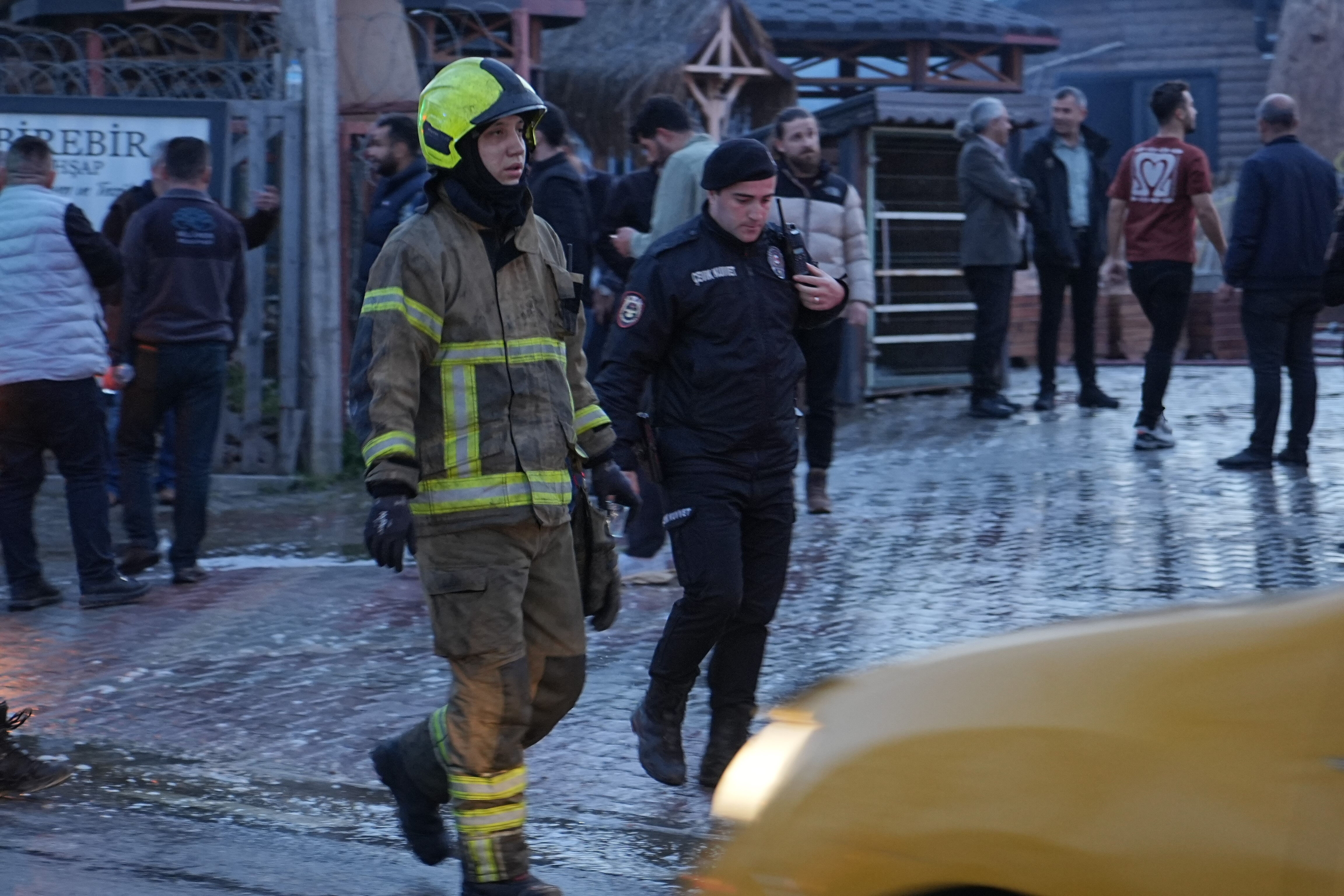 İş yeri sahiplerinden polise skandal saldırı İş yeri sahiplerinden polise skandal saldırı - 1. Resim