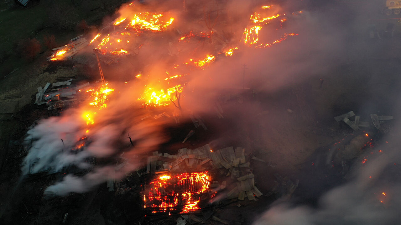 Kastamonu'da yürekleri ağza getiren yangın! Az kalsın koca köy yanıyordu - 1. Resim