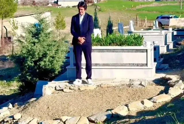 Mahsun Kırmızıgül aldığı haberle yıkıldı! Mezarın başında hüngür hüngür ağladı - 1. Resim