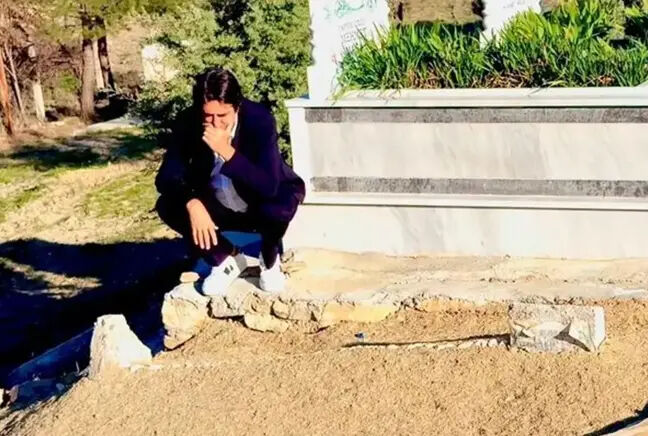 Mahsun Kırmızıgül aldığı haberle yıkıldı! Mezarın başında hüngür hüngür ağladı - 2. Resim