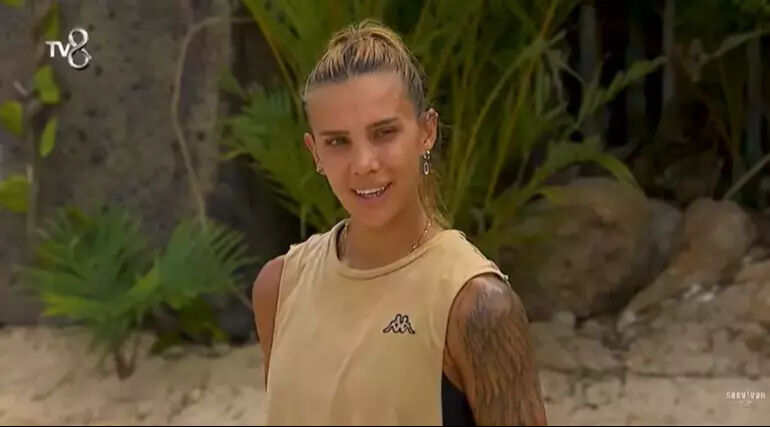 Survivor'da dikkat çeken eleme! İddialı yarışmacı adaya veda etti - 3. Resim