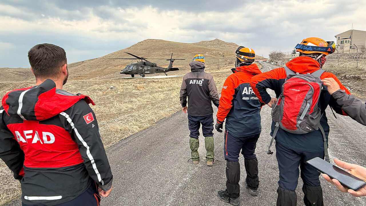 Artos Dağı'nda mahsur kaldılar! Ekipler dağcılar için seferber oldu Artos Dağı'nda mahsur kaldılar! Ekipler dağcılar için seferber oldu - 1. Resim