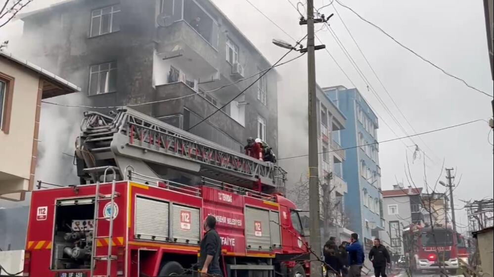 Çerkezköy'de binada doğal gaz patlaması! Yaralılar var - 1. Resim