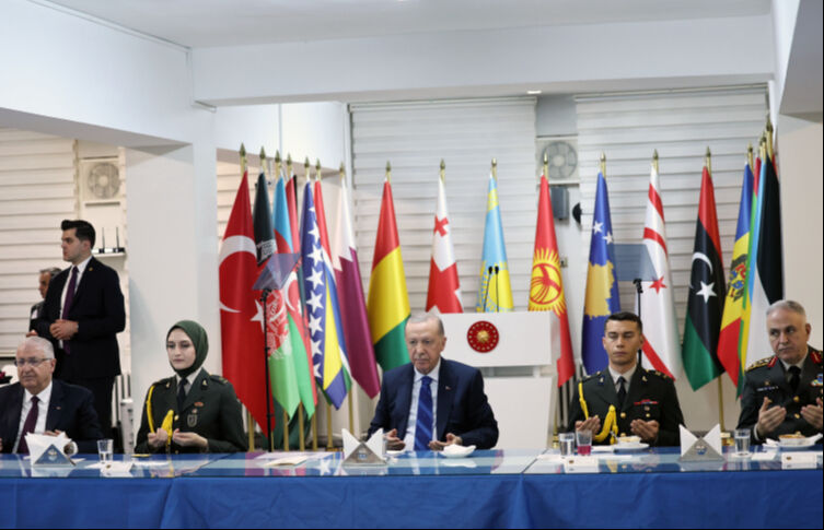 Cumhurbaşkanı Erdoğan, bölgesel çatışmaya dikkat çekti: "Gayemiz tarihin çöp sepetine yollamaktır" - 1. Resim