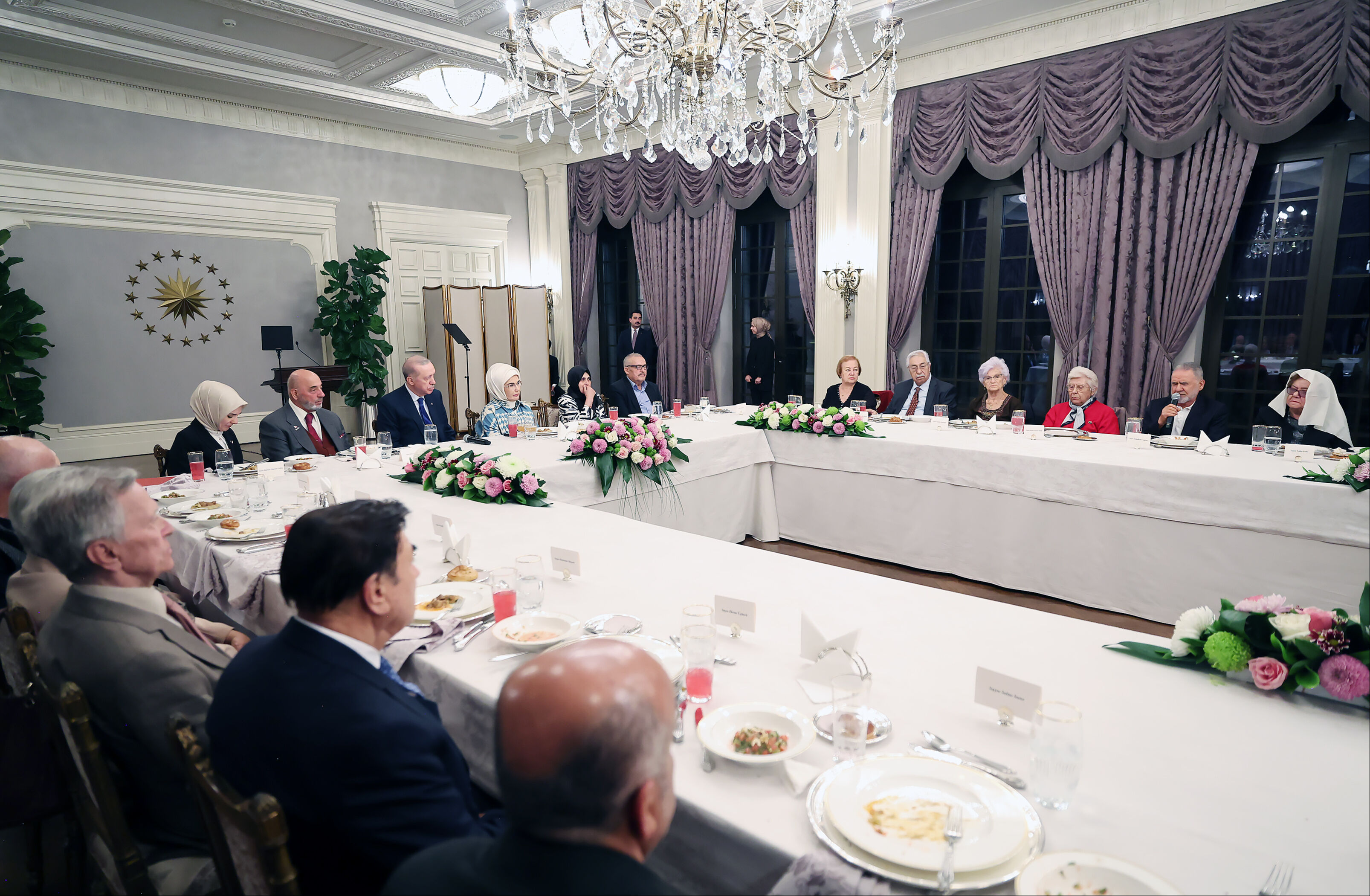 Cumhurbaşkanı Erdoğan'dan yaşlılar iftarına s&uuml;rpriz ziyaret - 1. Resim