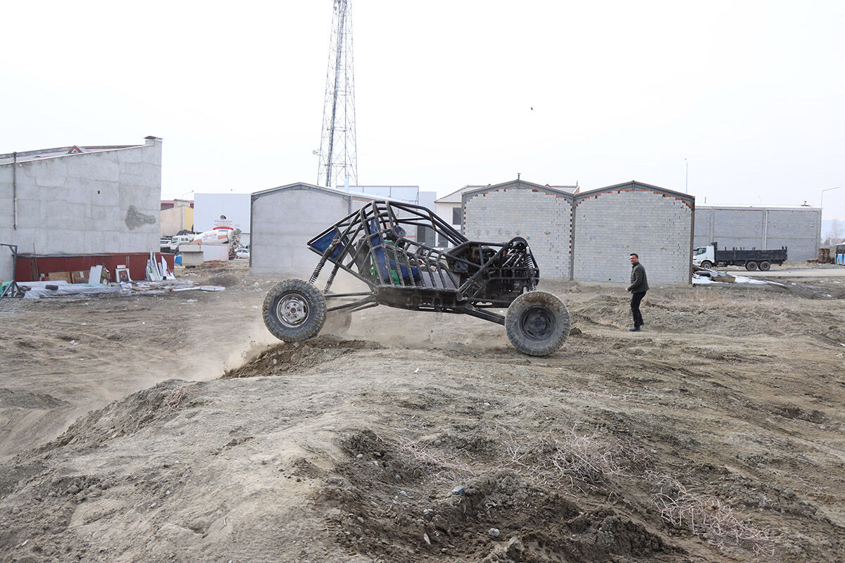 Doğal gaz borularıyla araba yaptı! Erzincanlı usta off-road aracıyla meydan okudu - 2. Resim