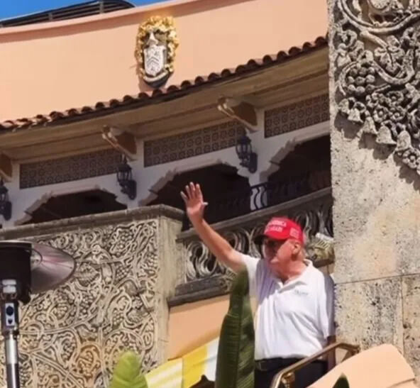 Evlenip Amerika'ya yerleşmişti! Oyuncu Ceyda Ateş, Trump'ın evinde ortaya çıktı Evlenip Amerika'ya yerleşmişti! Oyuncu Ceyda Ateş, Trump'ın evinde ortaya çıktı - 4. Resim