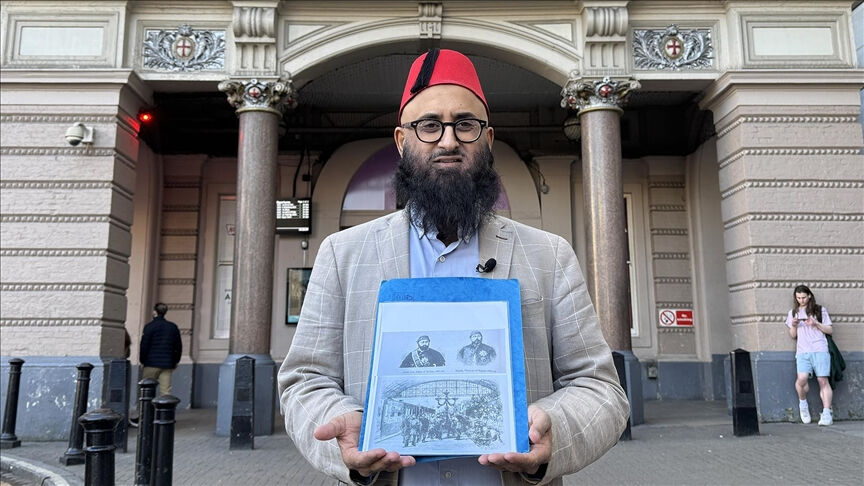 Hinduizmi bırakan rehber İngiltere'de Osmanlıyı anlatıyor: Londra'da ilk bayram namazı işte burada kılındı! Hinduizmi bırakan rehber İngiltere'de Osmanlıyı anlatıyor: Londra'da ilk bayram namazı işte burada kılındı! - 1. Resim