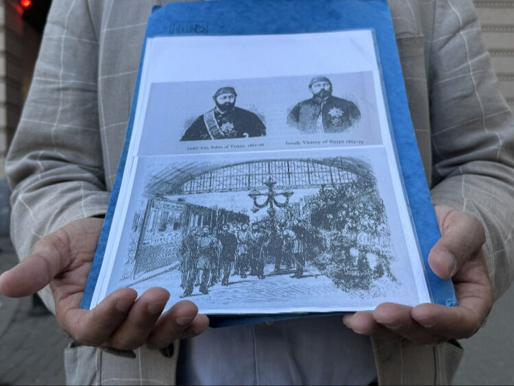 Hinduizmi bırakan rehber İngiltere'de Osmanlıyı anlatıyor: Londra'da ilk bayram namazı işte burada kılındı! Hinduizmi bırakan rehber İngiltere'de Osmanlıyı anlatıyor: Londra'da ilk bayram namazı işte burada kılındı! - 2. Resim