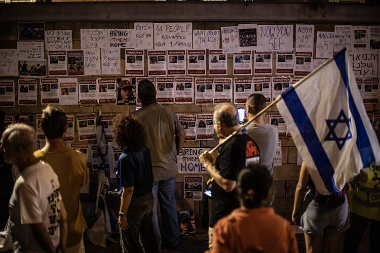 İsrail zulmü bir ilki daha yaşattı! Esir aileleri Gazze sınırına akın etti - 2. Resim